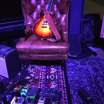 Austin 2017 with Danielle Reich. Tempting to sit in that chair for the gig but I remained standing. Made a good guitar stand though. 